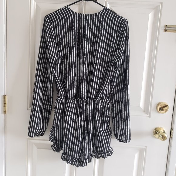 HAUTE MONDE Stripe Tie Front Fully Lined Long Sleeve Romper SZ S - Picture 2 of 15